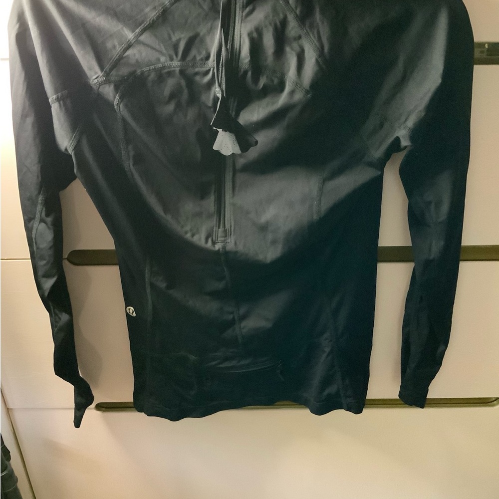 Black LuluLemon exercise top size S. Like New